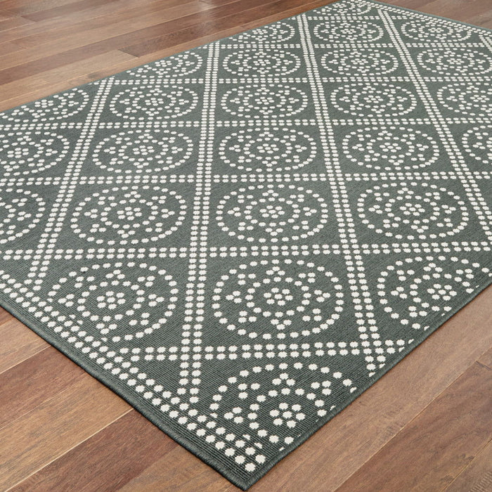 7' X 10' Geometric Stain Resistant Area Rug Indoor & Outdoor - Ivory / Gray