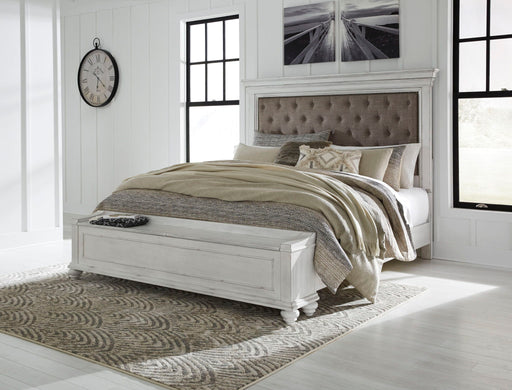 Kanwyn - Upholstered Panel Bed Benchcraft®