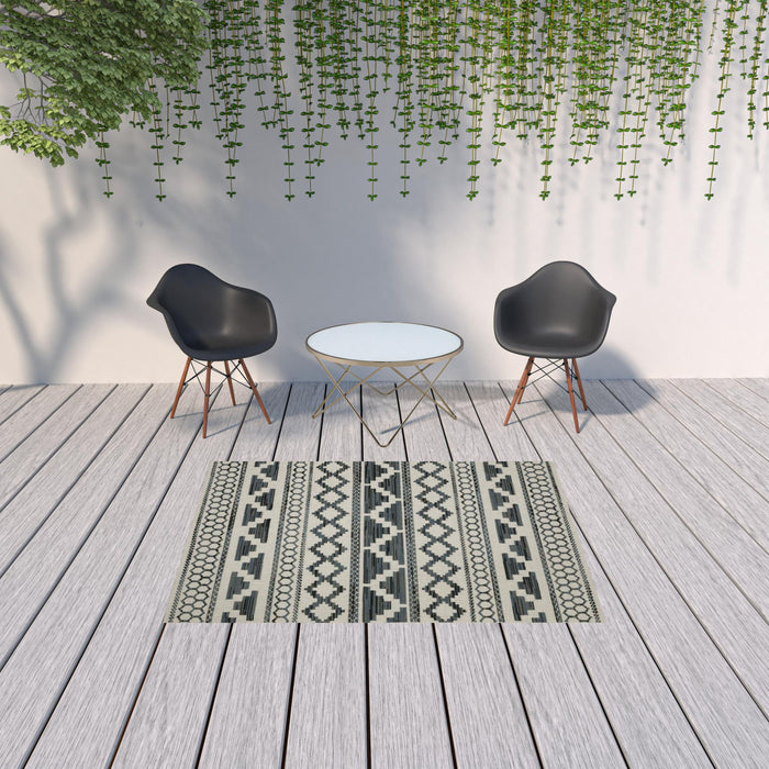 5' X 7' Geometric Stain Resistant Indoor / Outdoor Area Rug - Blue / Beige