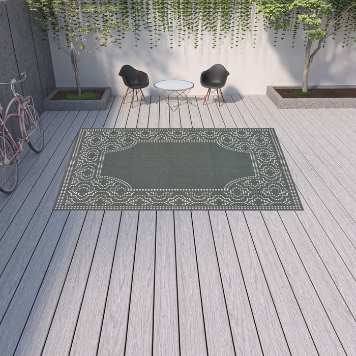 9' X 13' Stain Resistant Indoor / Outdoor Area Rug - Gray / Ivory