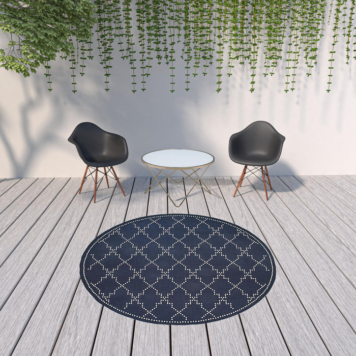 8' X 8' Round Geometric Stain Resistant Area Rug Indoor / Outdoor - Ivory / Blue