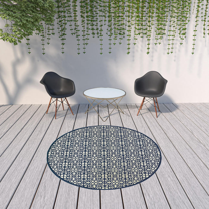 8' X 8' Round Geometric Stain Resistant Outdoor / Indoor Area Rug - Ivory / Blue