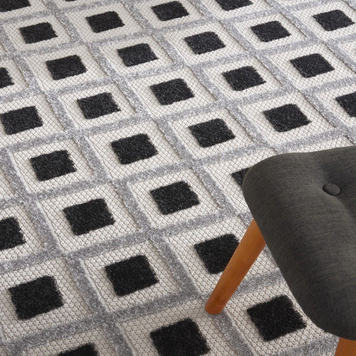 8' X 11' Geometric Indoor / Outdoor Area Rug - Black / White