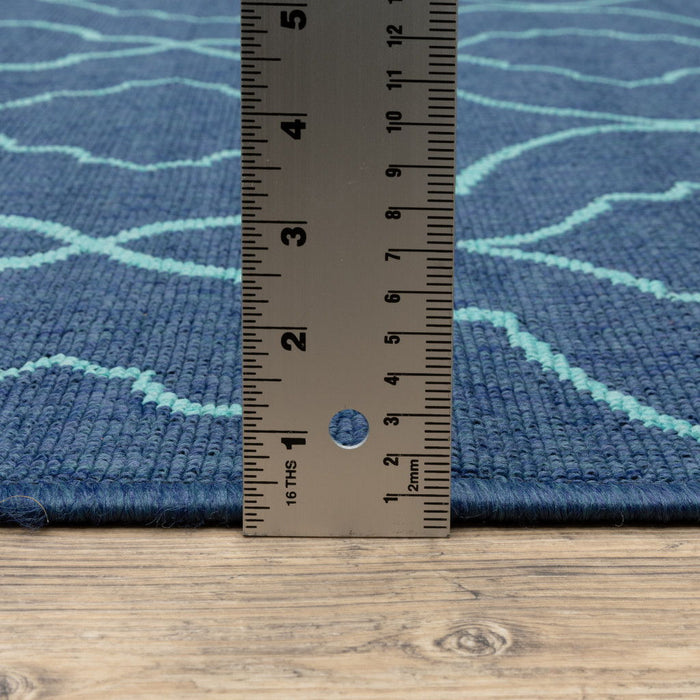 8' X 8' Round Geometric Stain Resistant Outdoor / Indoor Area Rug - Blue