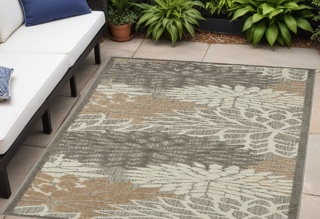 4' X 6' Floral Outdoor / Indoor Area Rug - Gray / Ivory