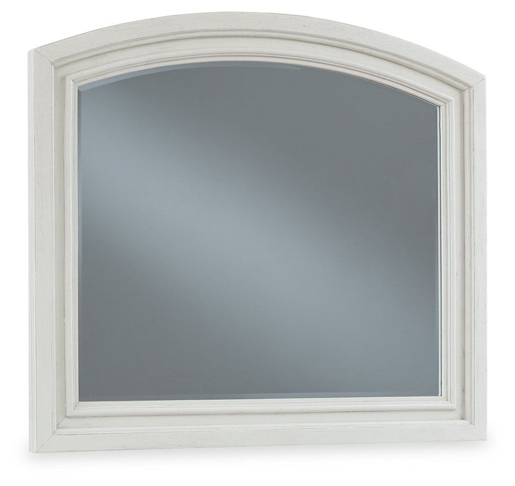 Robbinsdale - Dresser, Mirror - Antique White Signature Design by Ashley®