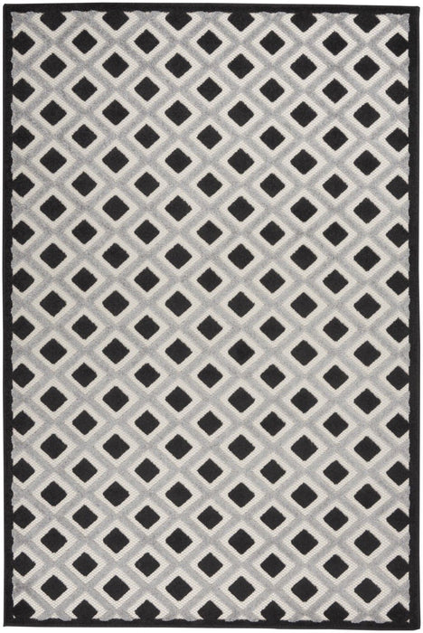 4' X 6' Geometric Indoor / Outdoor Area Rug - Black / White