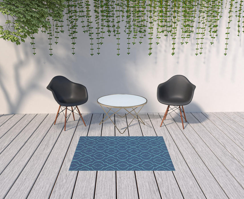 4' X 6' Geometric Stain Resistant Indoor / Outdoor Area Rug - Blue