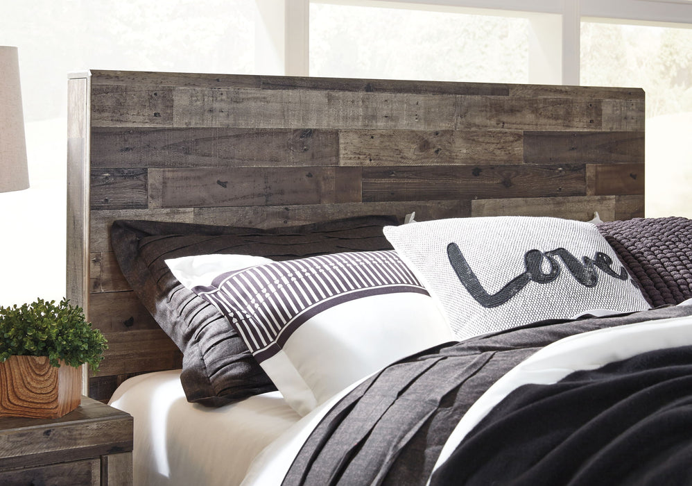 Derekson - Panel Bed Benchcraft®