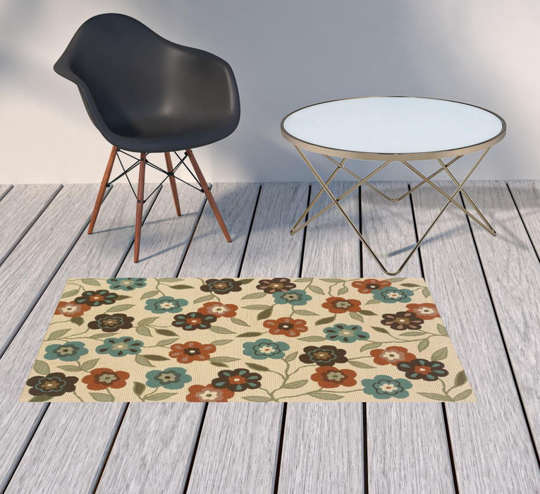 2' X 4' Floral Stain Resistant Indoor & Outdoor Area Rug - Ivory / Brown