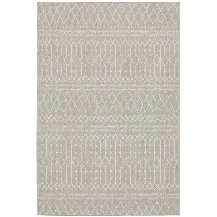 8' X 10' Indoor / Outdoor Area Rug - Gray / Ivory