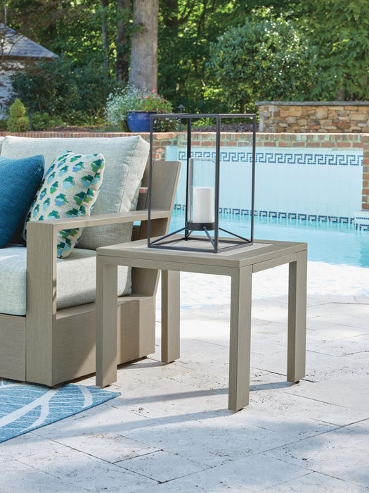 Kimpton Isle - Table Signature Design by Ashley®