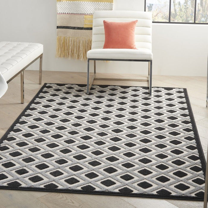 6' X 9' Geometric Indoor / Outdoor Area Rug - Black / White