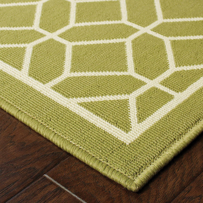 9' X 13' Geometric Stain Resistant Outdoor & Indoor Area Rug - Green / Ivory