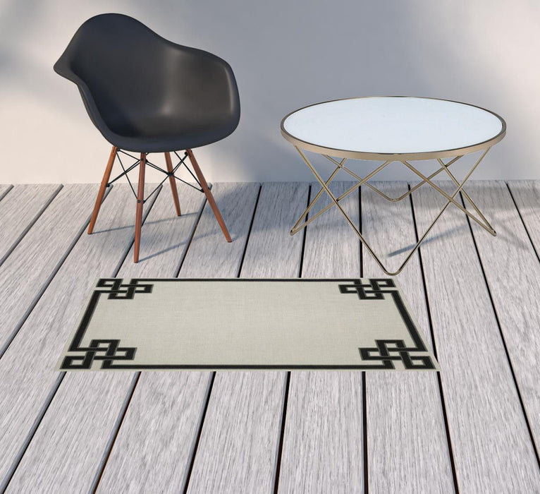 2' X 4' Stain Resistant Indoor / Outdoor Area Rug - Beige / Black