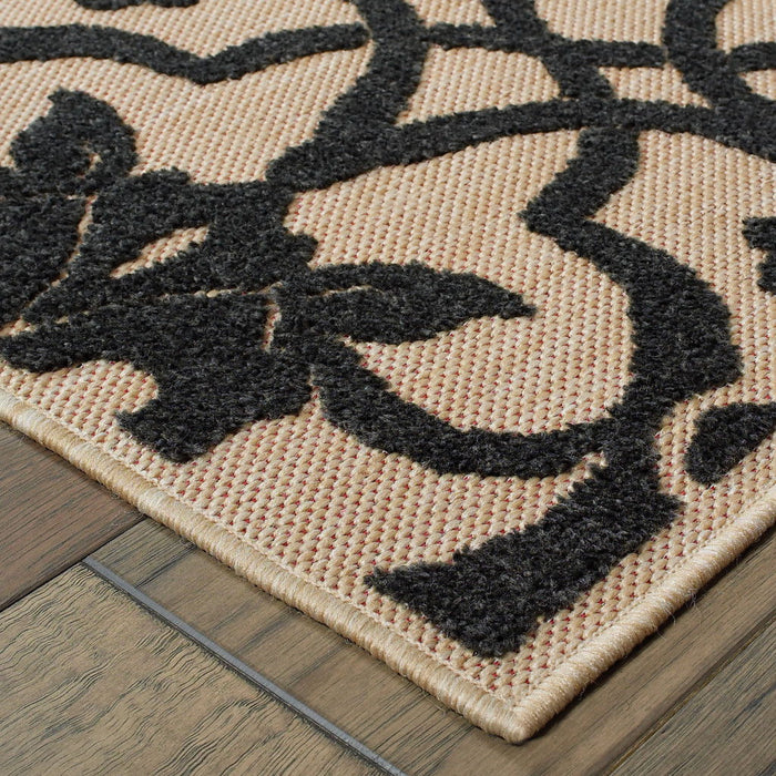 4' X 5' Oriental Stain Resistant Indoor / Outdoor Area Rug - Beige / Black