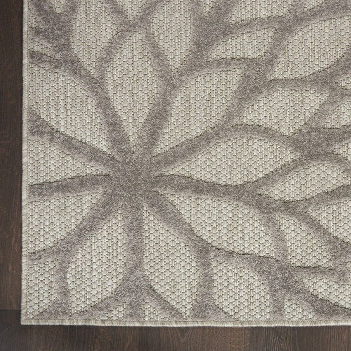 7' X 10' Floral Indoor / Outdoor Area Rug - Gray