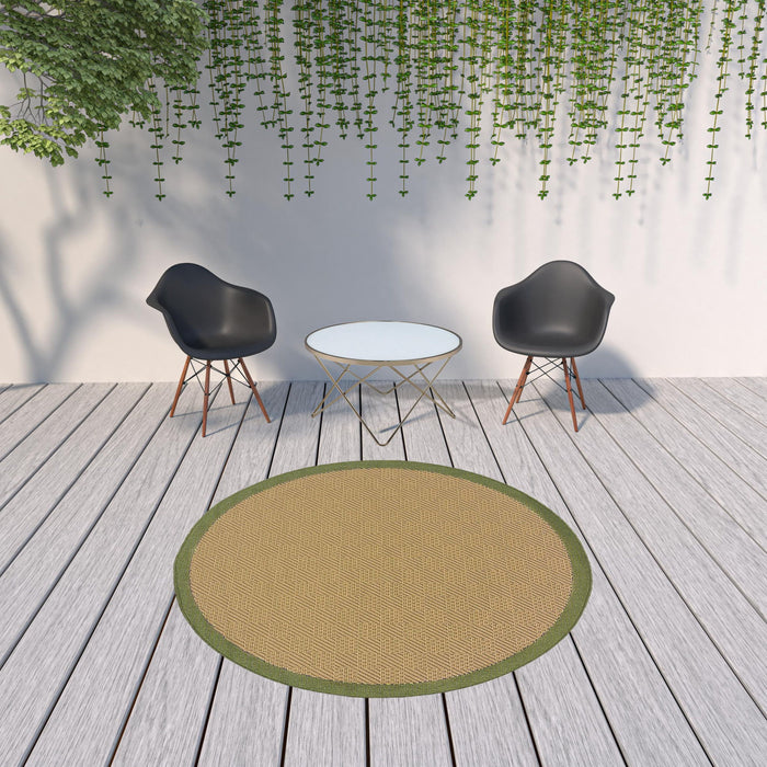 8' X 8' Round Stain Resistant Indoor / Outdoor Area Rug - Beige