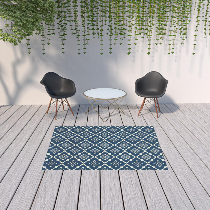 5' X 8' Floral Stain Resistant Outdoor / Indoor Area Rug - Blue / Ivory