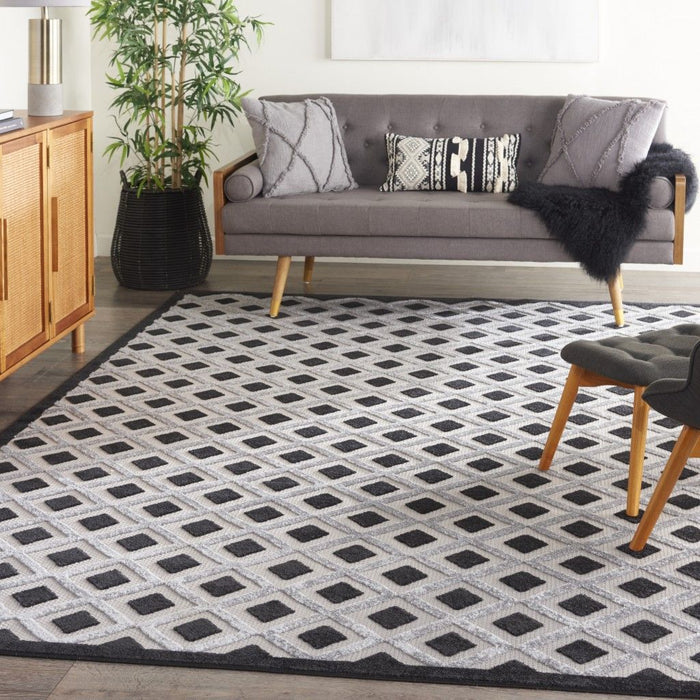 8' X 11' Geometric Indoor / Outdoor Area Rug - Black / White