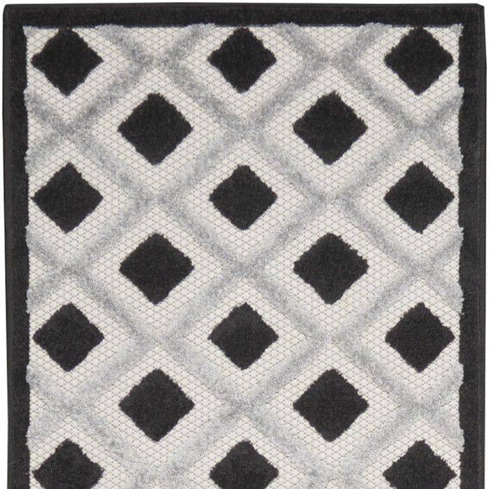 2' X 10' Gingham Non Skid Indoor / Outdoor Runner Rug - Black / White