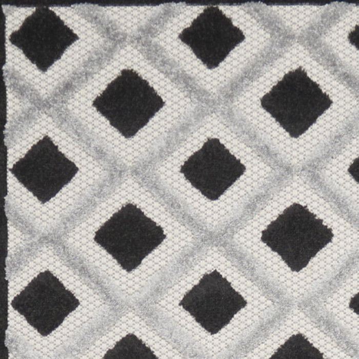 2' X 12' Gingham Non Skid Indoor / Outdoor Runner Rug - Black / White