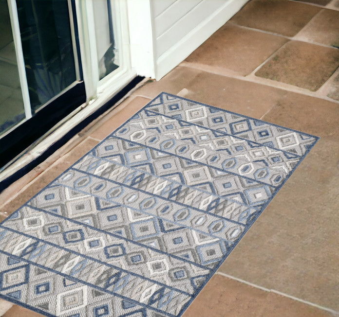 2' X 4' Abstract Stain Resistant Indoor / Outdoor Area Rug - Blue / Gray