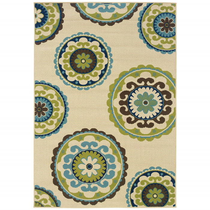 2' X 4' Floral Stain Resistant Outdoor & Indoor Area Rug - Green / Ivory