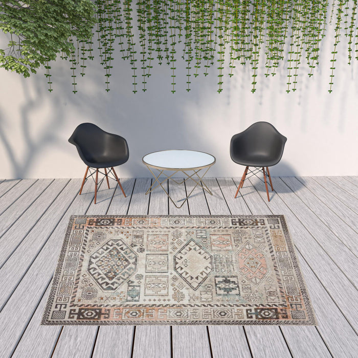 8' X 10' Geometric Stain Resistant Indoor / Outdoor Area Rug - Cream