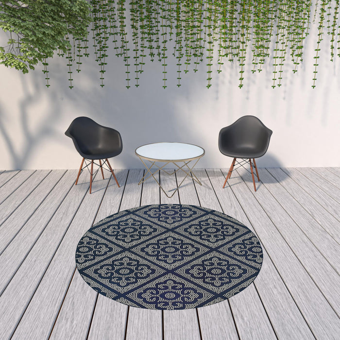 8' X 8' Round Geometric Stain Resistant Area Rug Outdoor / Indoor - Ivory / Blue