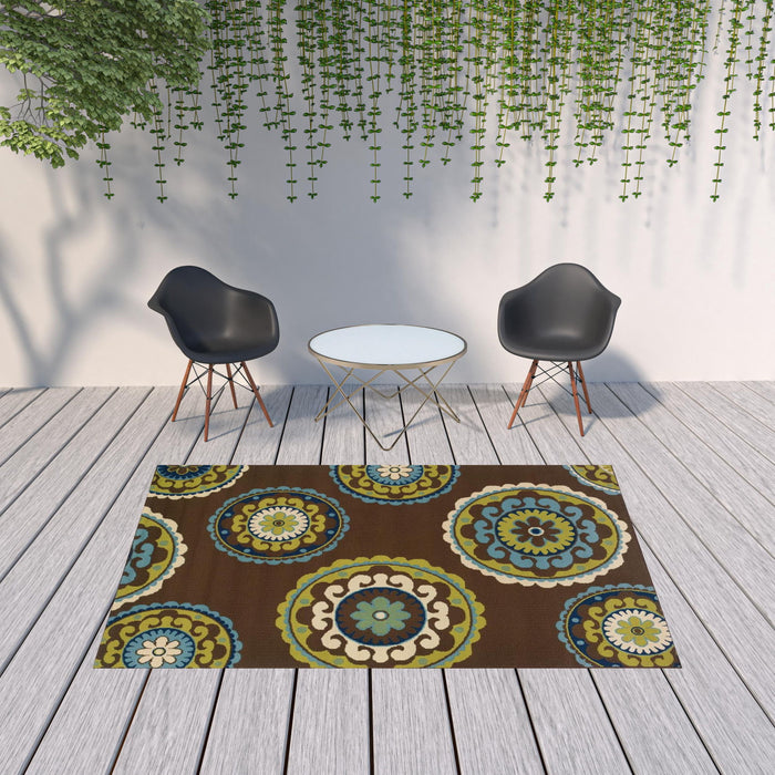 7' X 10' Floral Medallion Stain Resistant Indoor / Outdoor Area Rug - Brown