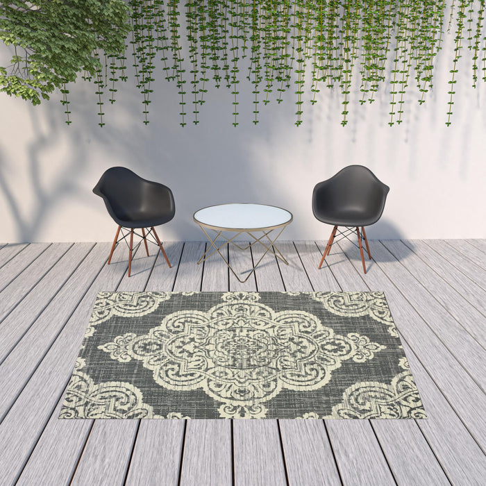 7' X 10' Oriental Stain Resistant Indoor / Outdoor Area Rug - Gray / Ivory