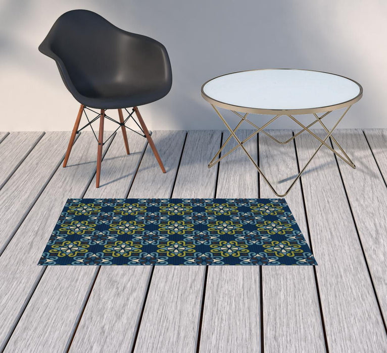 2' X 4' Floral Stain Resistant Outdoor / Indoor Area Rug - Blue / Green