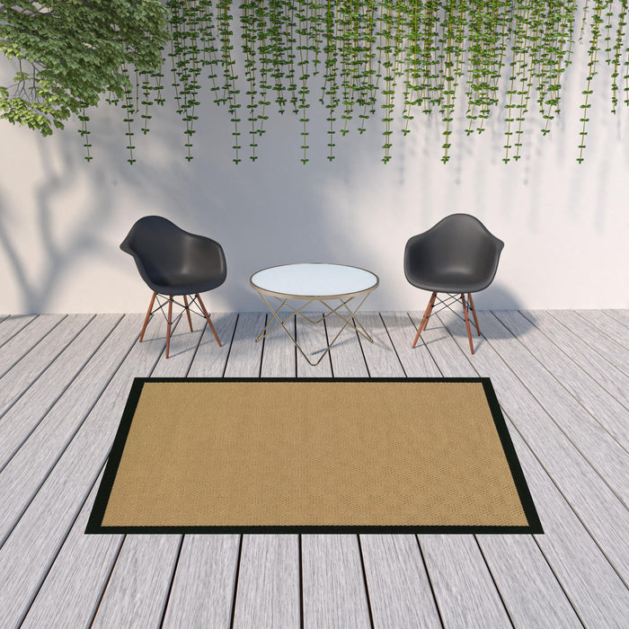 6' X 9' Indoor / Outdoor Area Rug - Beige / Black