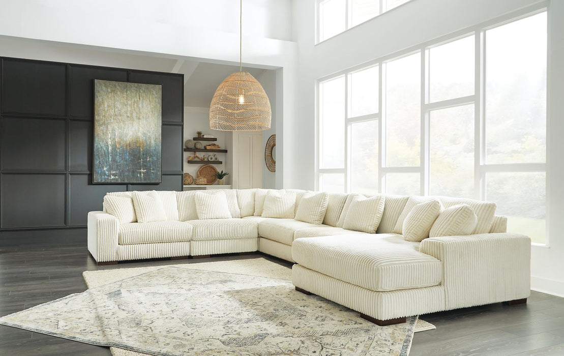 Lindyn - Sectional Signature Design by Ashley®