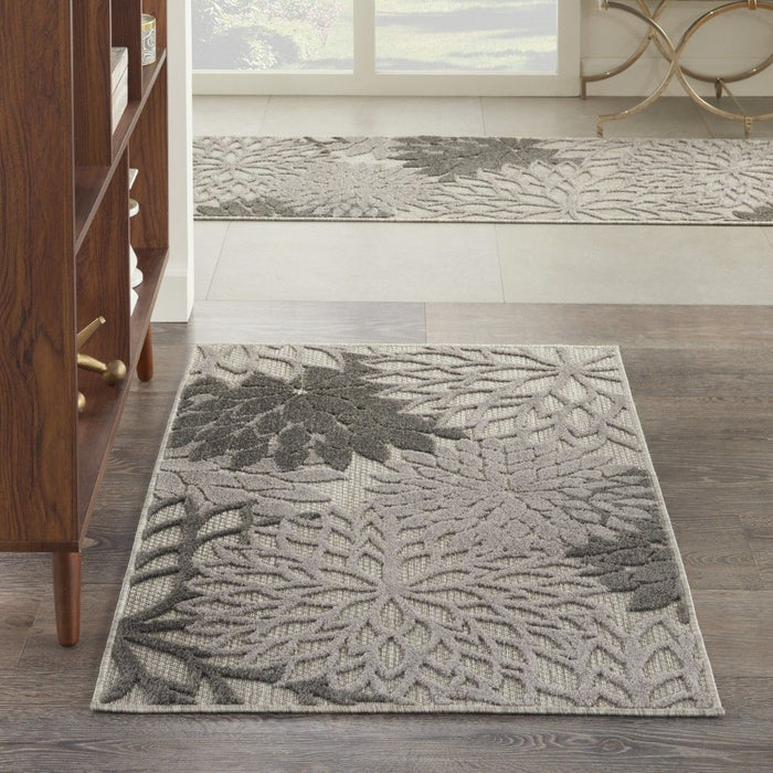 3' X 4' Floral Outdoor / Indoor Area Rug - Gray