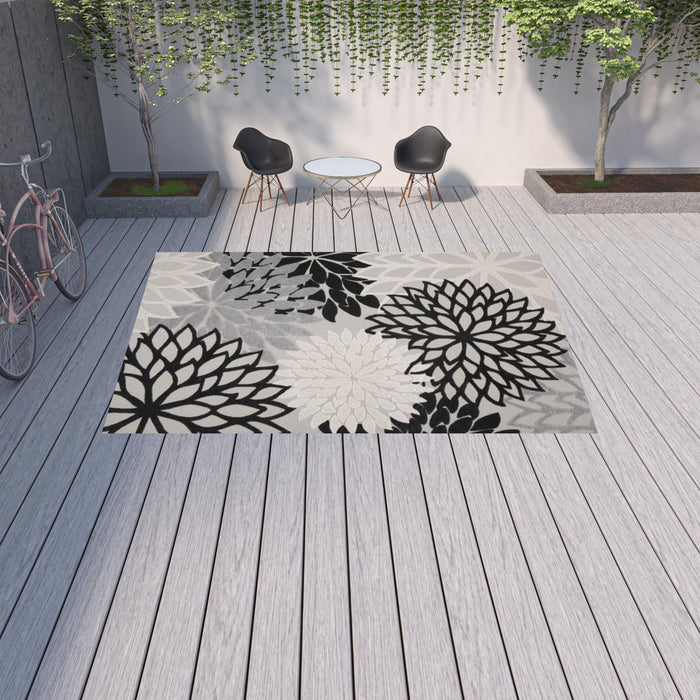 10' X 13' Floral Non Skid Indoor / Outdoor Area Rug - Black / White