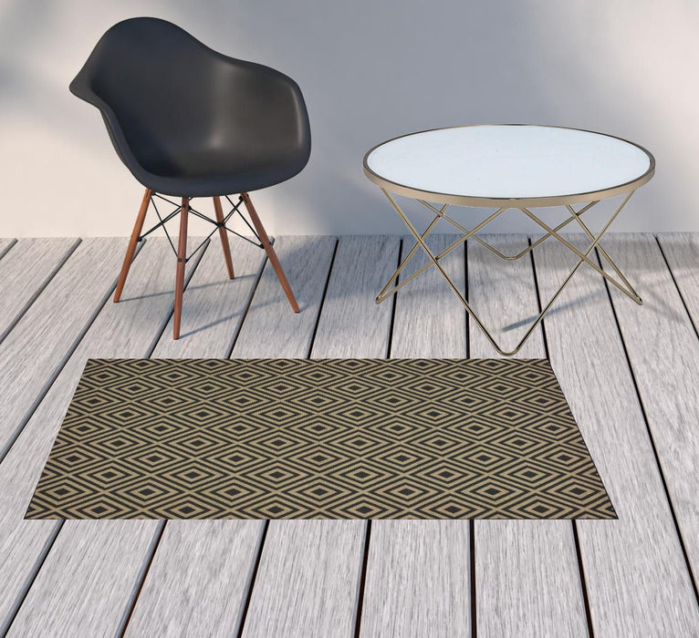 2' X 4' Geometric Stain Resistant Outdoor / Indoor Area Rug - Black / Tan