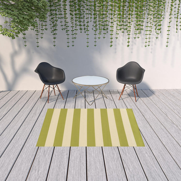 5' X 8' Geometric Stain Resistant Outdoor / Indoor Area Rug - Green / Ivory