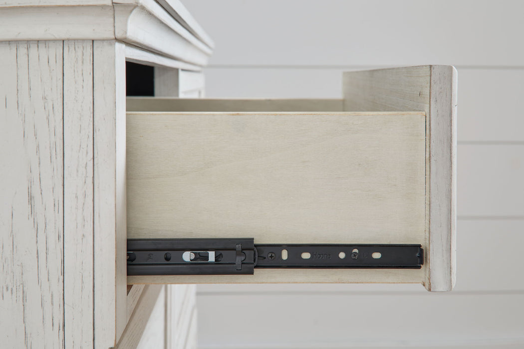 Robbinsdale - Dresser, Mirror - Youth - Antique White Signature Design by Ashley®