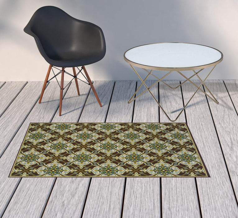 2' X 4' Floral Stain Resistant Area Rug Indoor & Outdoor - Ivory / Brown