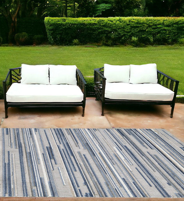 7' X 9' Abstract Stain Resistant Indoor / Outdoor Area Rug - Blue