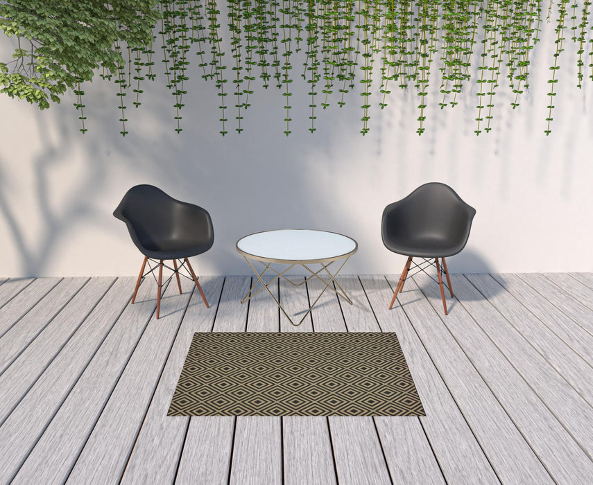 4' X 6' Geometric Stain Resistant Indoor / Outdoor Area Rug - Black / Tan