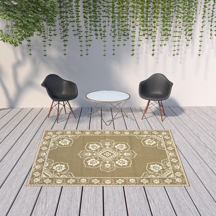 7' X 10' Oriental Stain Resistant Outdoor / Indoor Area Rug - Tan