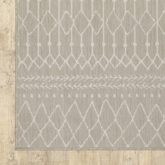 10' X 13' Outdoor / Indoor Area Rug - Gray / Ivory