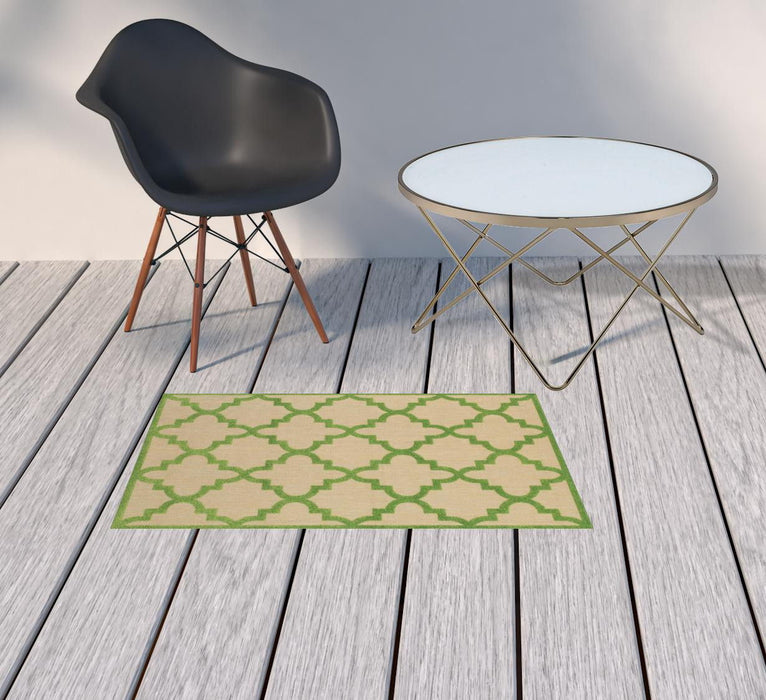 2' X 3' Geometric Stain Resistant Indoor / Outdoor Area Rug - Green