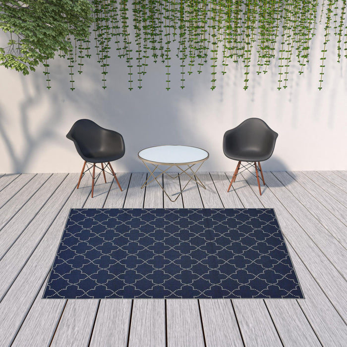 7' X 10' Geometric Stain Resistant Outdoor & Indoor Area Rug - Blue / Ivory