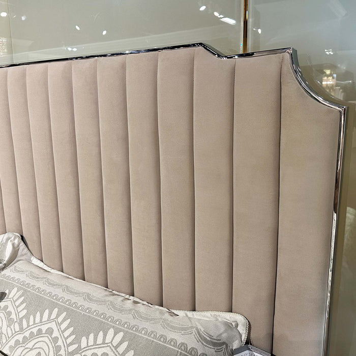 Amaryllis - Lift Up Storage Bed Michael Amini