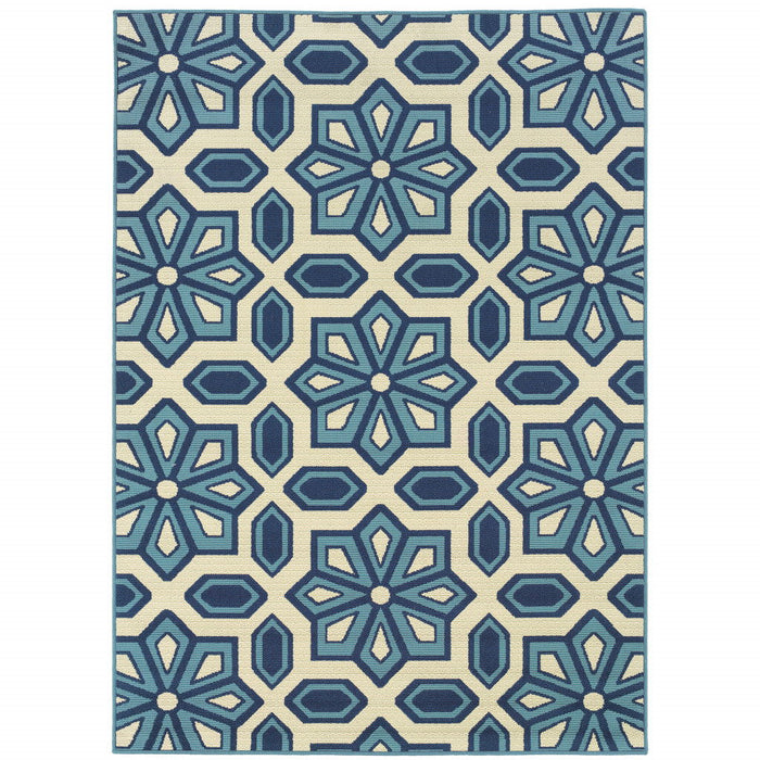 4' X 6' Geometric Stain Resistant Outdoor / Indoor Area Rug - Ivory / Blue