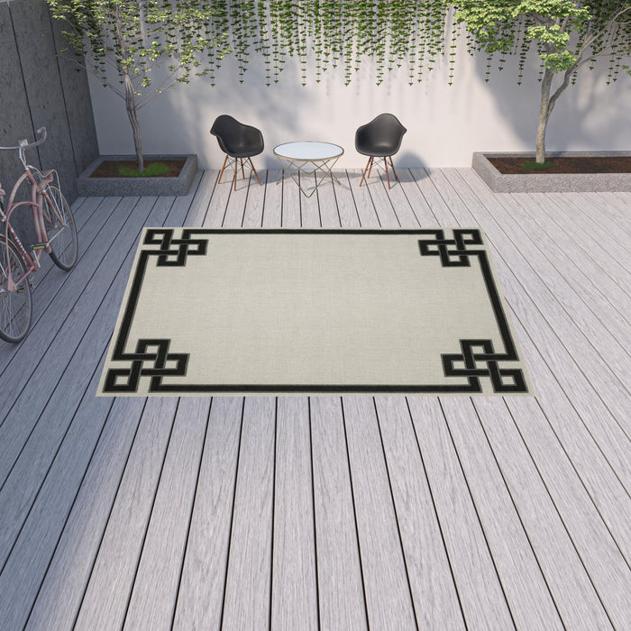 10' X 13' Stain Resistant Indoor / Outdoor Area Rug - Beige / Black